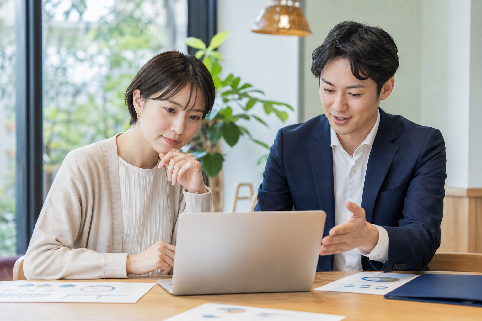 製造業求人の仕事内容を確認するイメージ