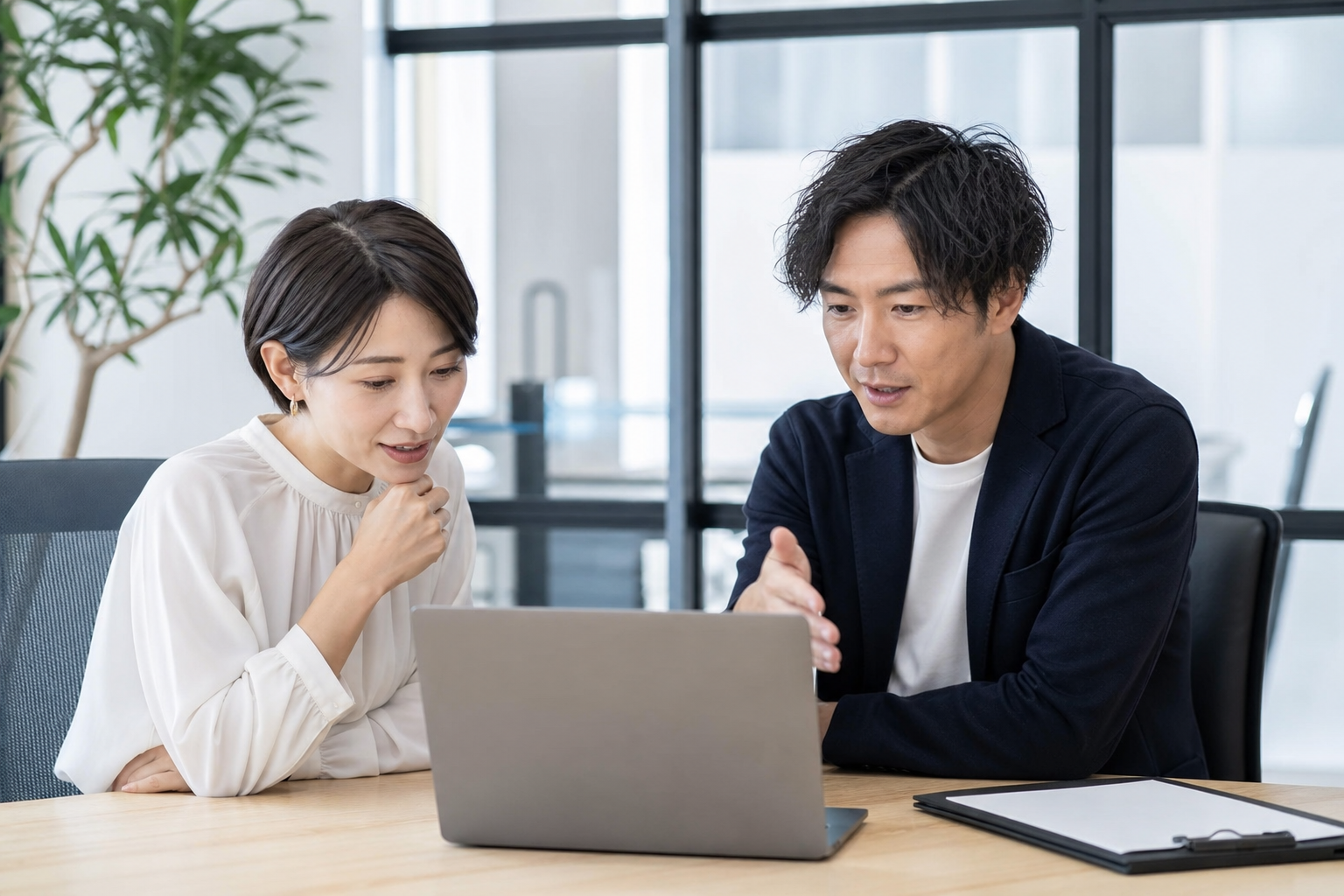 製造業求人の仕事内容を確認するイメージ