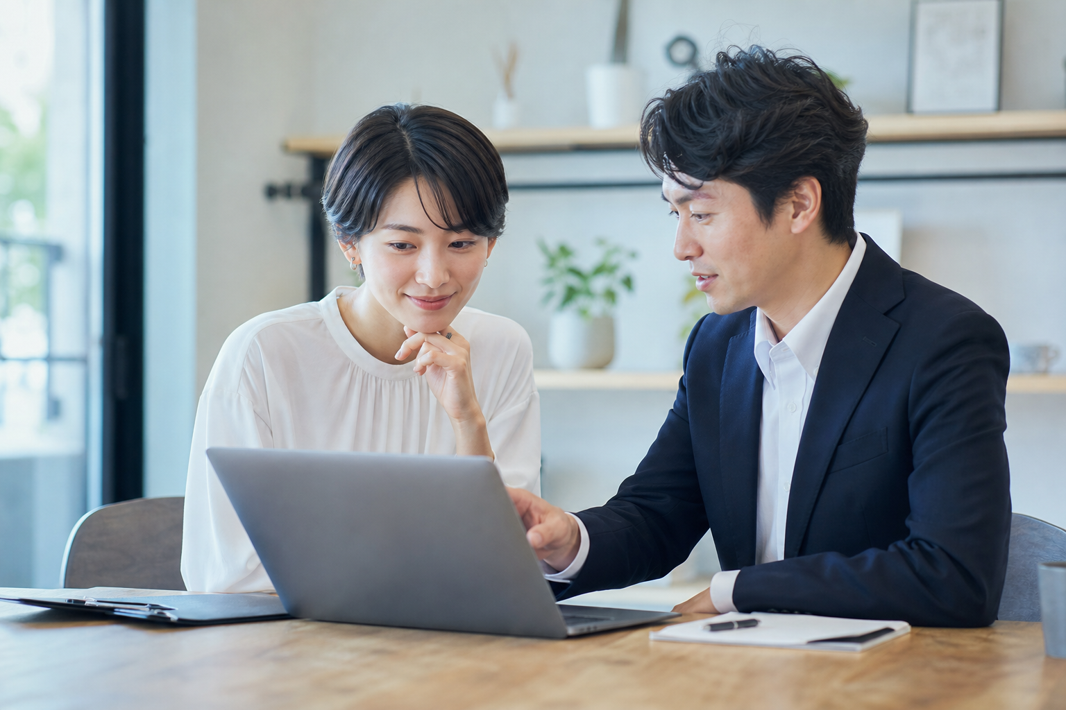 製造業求人の仕事内容を確認するイメージ